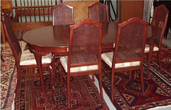 Mahogany Queen Anne Style Legged Dinning Room Tab: Mahogany Queen Anne Style Legged Dinning Room Table with Six Cane Back Chairs & Two Leaves, 44" Round with Three Leaves 80", 29"H, One Chair has canning loose