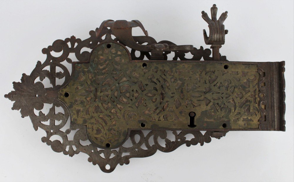 Large baroque door lock: Central Europe, 18th century, a rare door lock, wrought iron, decorated with engraving, brass casing, a pruned and decorated with engravings, overall dimensions 32 x 59 x 8 cm Tentative estimated pric