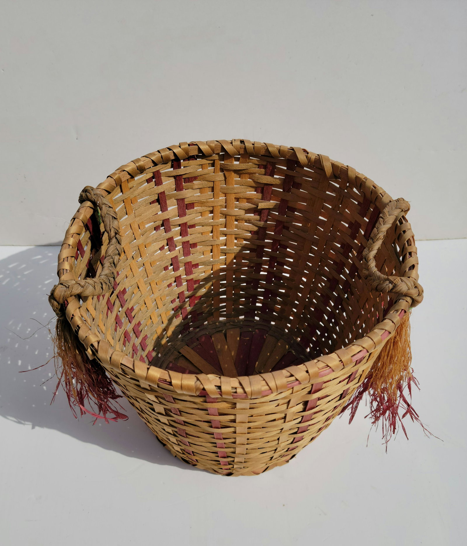 Esther Koon Splint Basket Peshawbestown Leelanau: Esther Koon Splint Basket Peshawbestown Leelanau, Ottawa Chippewa Michigan Native American, 10 inches high x 12 inches diameter, with sage and newspaper articles. Provenance: This is one of 34 lots th