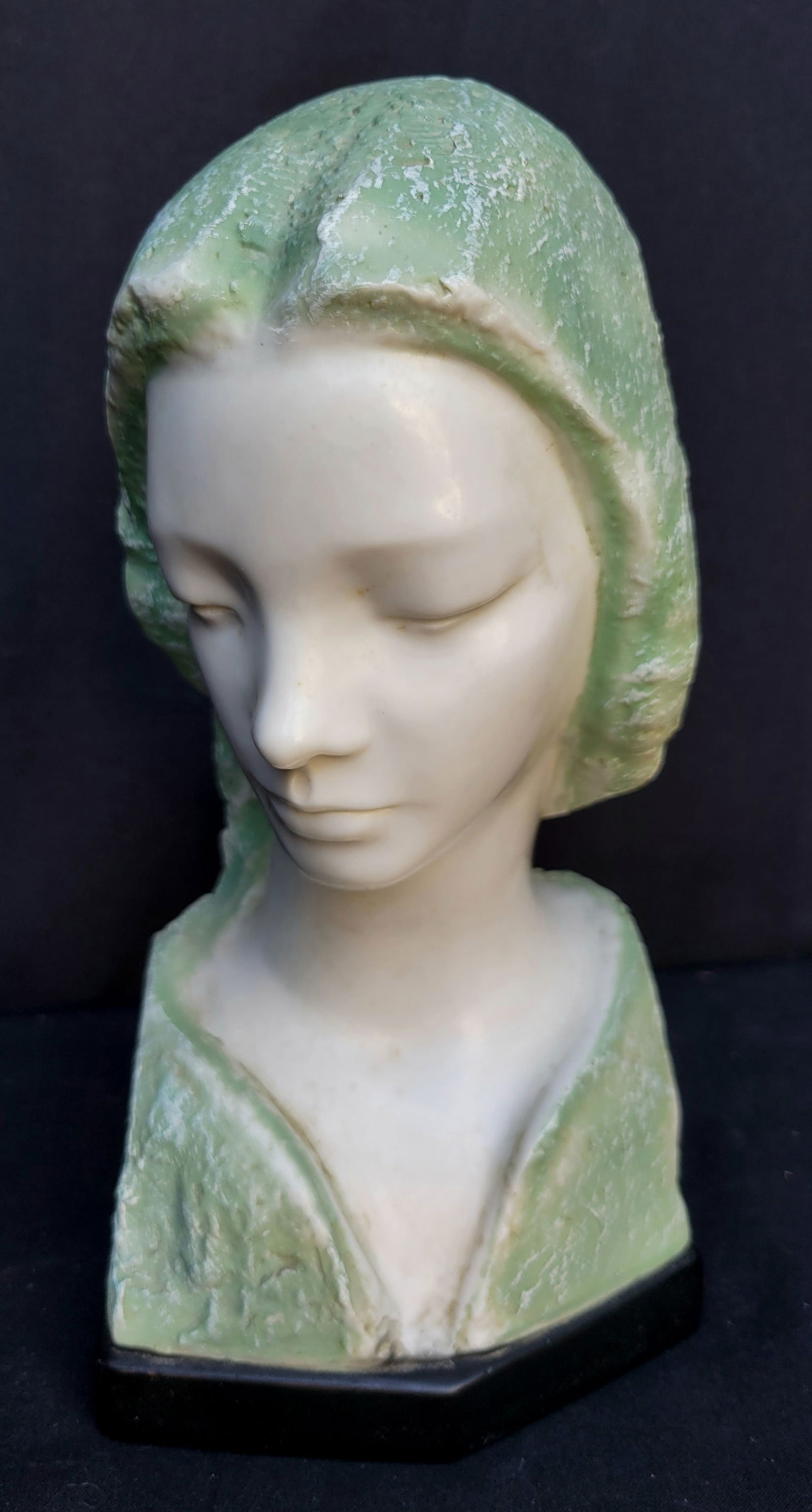 California NY FL Estate Art Deco Vincent Glinsky Ceramic Woman Bust Statue Figure 10.5 Inches: California NY FL Estate Art Deco Vincent Glinsky Ceramic Woman Bust Statue Figure 10.5 Inches Overall. Imprinted name, Sc and copyright on rear of affixed plinth base.Provenance and Shipping: Californ