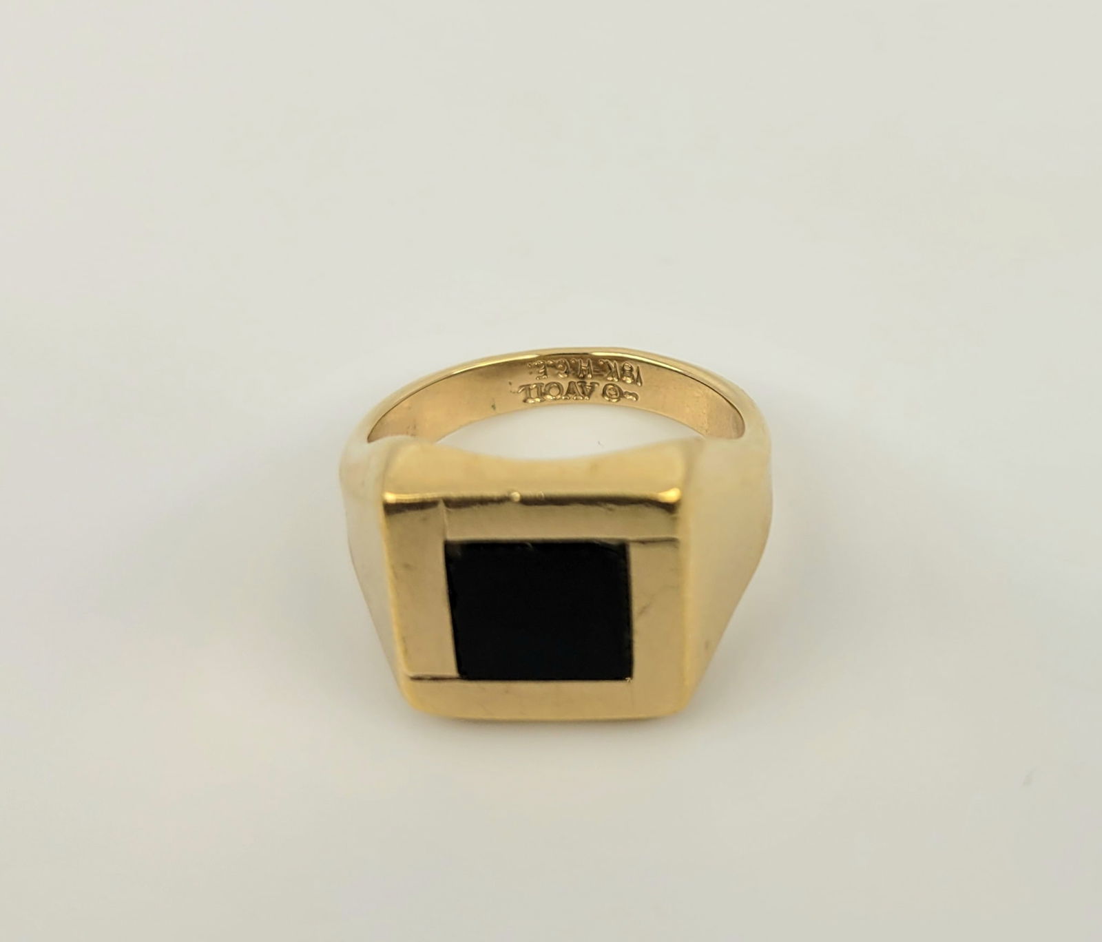 Klarich Collection Onyx Signet Ring By Avon 18K Heavy Gold Electoplate: Klarich Collection Onyx Signet Ring By Avon 18K Heavy Gold Electoplate. Aprox 19mm interior aprox size 9, signed and marked 18K HGE for gold plating.Provenance and Shipping: John and Brenda Klarich co