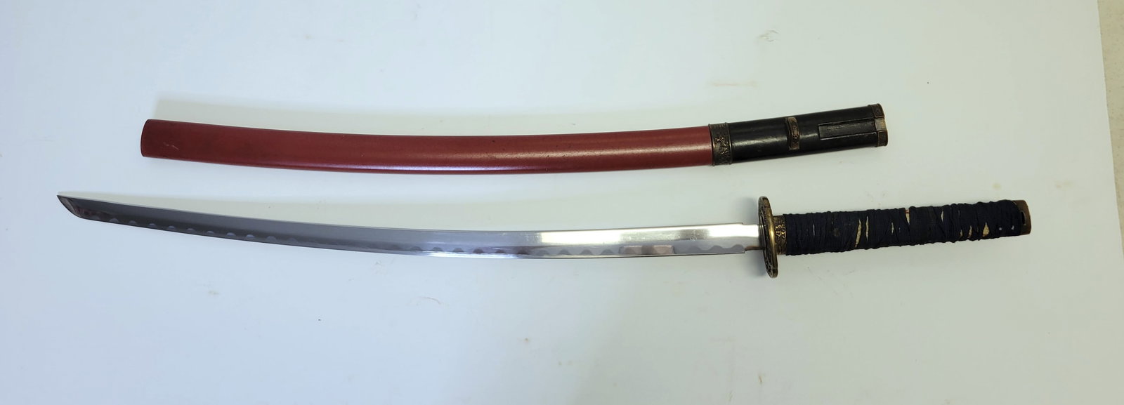 Japanese Or Japanese Style Samurai Sword With Real Or Simulated Temper Line Katana 39in Overall (1 of 4)