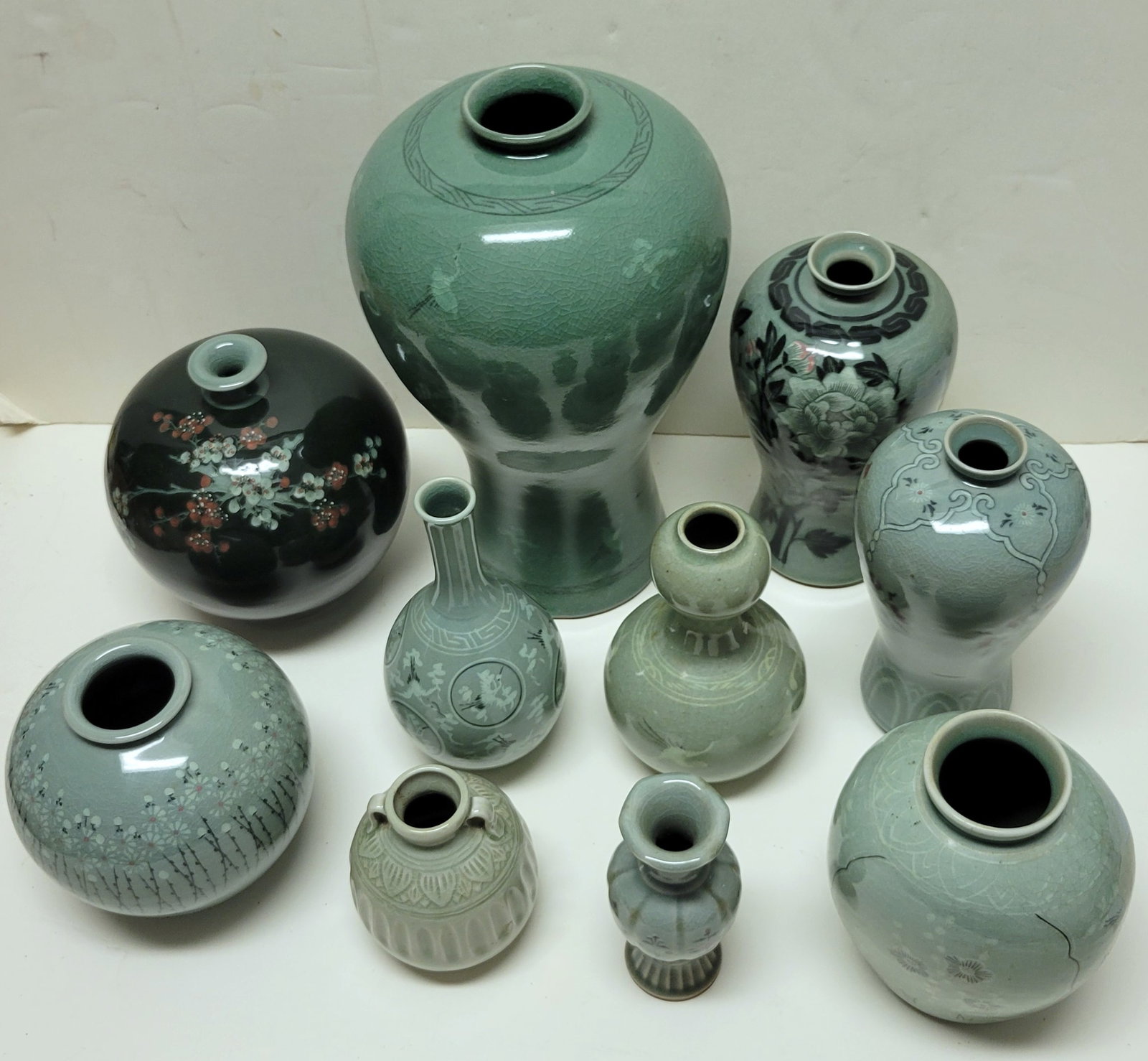 Collection 10 Celadon Vases Japanese Chinese And Or Korean Vintage 4.5in To 12.5in Incl Meiping And: Collection 10 Celadon Vases Japanese Chinese And Or Korean Vintage 4.5in To 12.5in Incl Meiping And Garlic Head.Provenance: Florida Gulf Coast Estate of a world traveler and US Air Force Veteran with