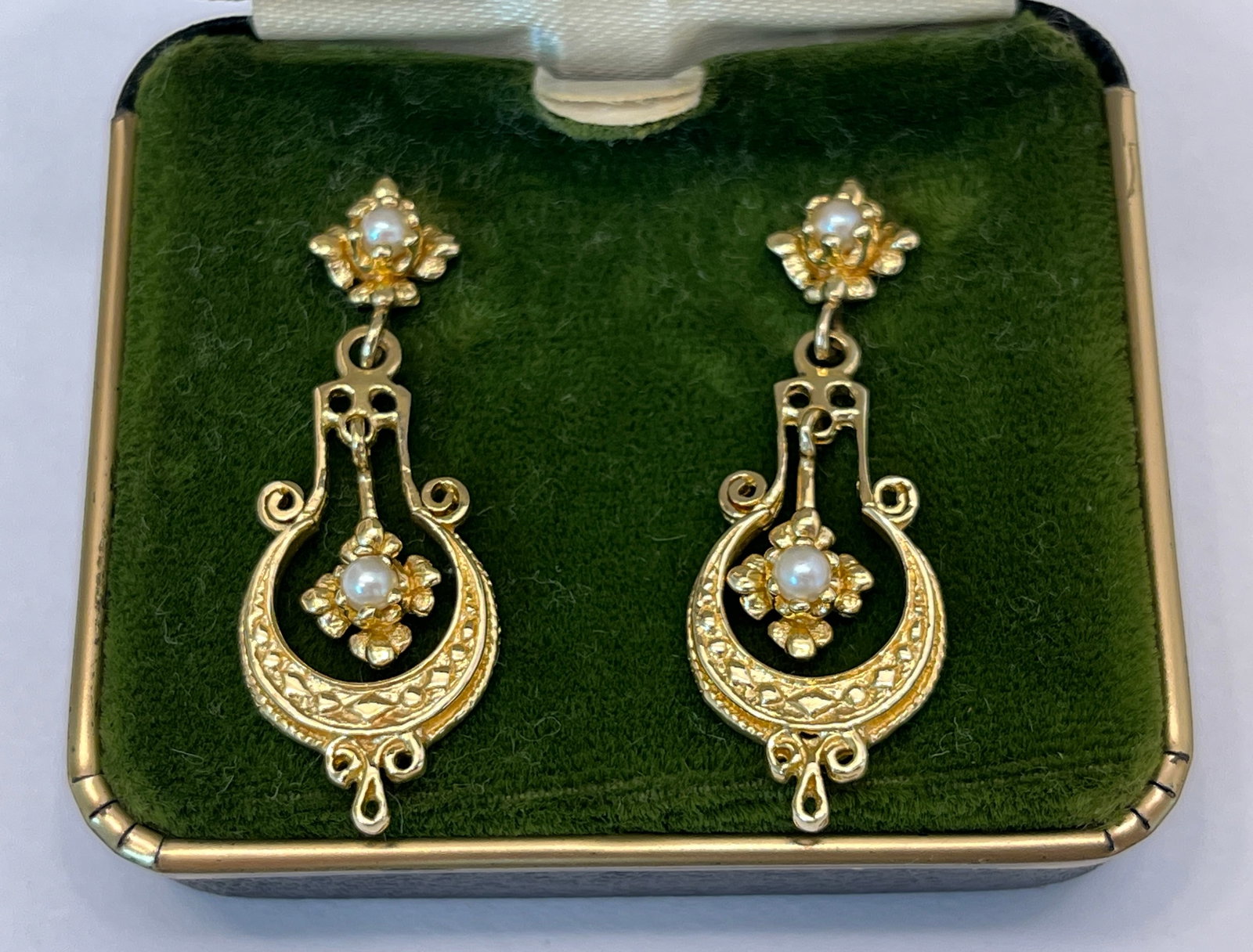 Ornate Pair 14k Yellow Gold Pearl Dangle Earrings 1.5in 4.4Tdwt 6.8Tg Victorian Revival Late 20c (1 of 2)