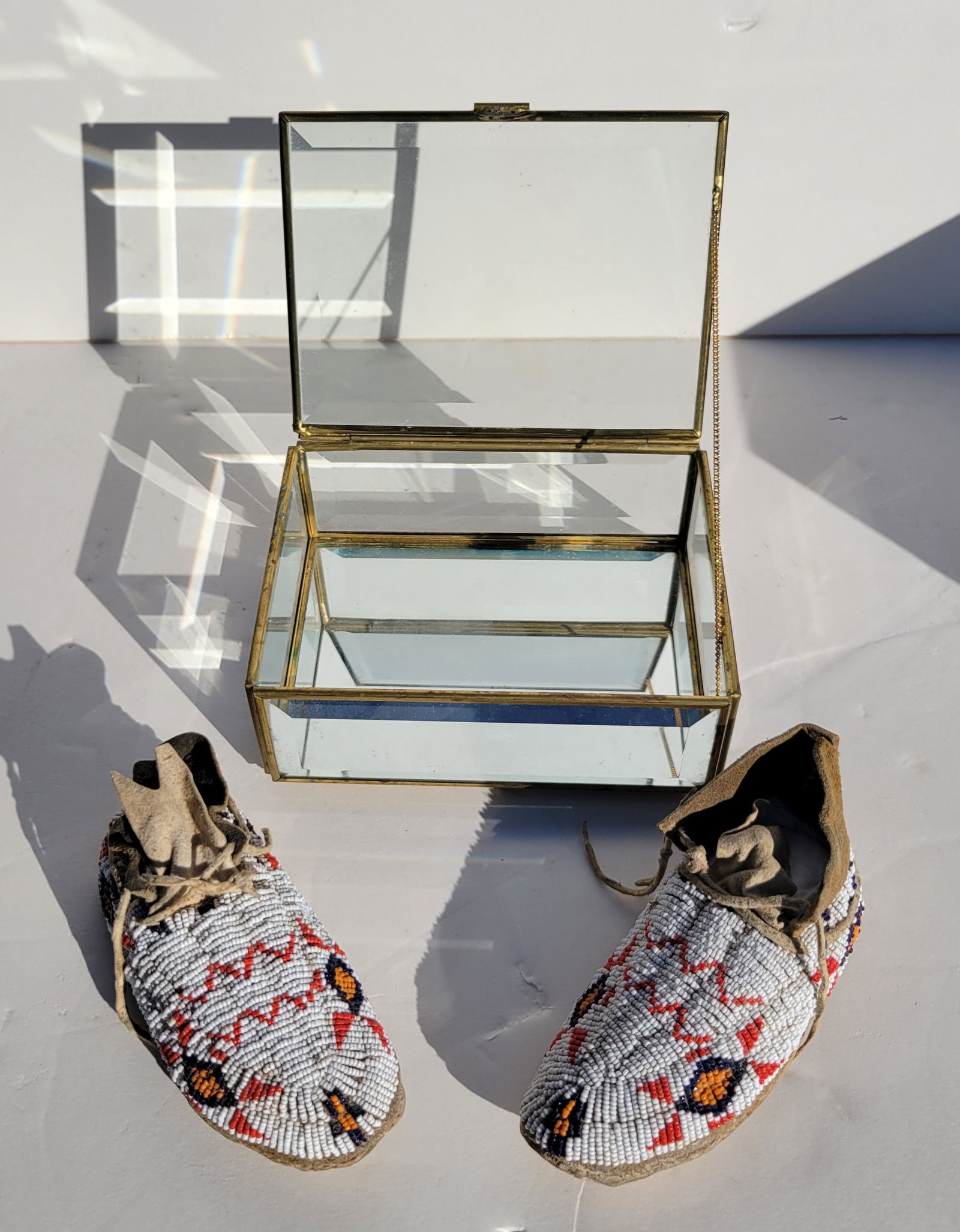 Pair Old Beaded Child Moccasins Hide Laced With Glass Showcase Perhaps Plains Sioux Etc 5.7in Long (1 of 3)