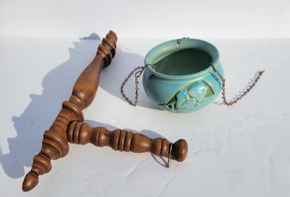 Roseville Silhouette Hanging Flower Pot 3.5in x 5in With A 16.25in x 2.25in x 8in Wooden Wall