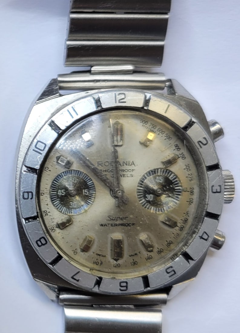 Vintage Rodania Super Waterproof Chronograph Mechanical 17 Jewel Mens Wristwatch Circa 1970s: Vintage Rodania Super Waterproof Chronograph Mechanical 17 Jewel Mens Wristwatch Circa 1970s. This 39mm all stainless steel cushion case Rodania mens Swiss made chronograph features a silver dial with