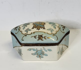 Antique French Limoges Old Paris Porcelain Type Signed Dresser Boudoir Box Gilt Crest Coat Of Arms