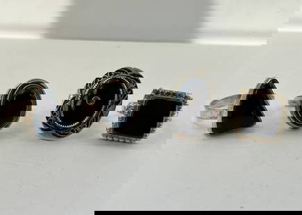 Lot 4 MCM Modern Onyx Sterling Silver Unisex Retro Cocktail Rings 0.85Tozt: Lot 4 MCM Modern Onyx Sterling Silver Unisex Retro Cocktail Rings. Featuring 4 Mid Century onyx cocktail rings ranging in size from approx. 9 - 10.5. All are marked 925 and/or sterling.Shipping: LiveA