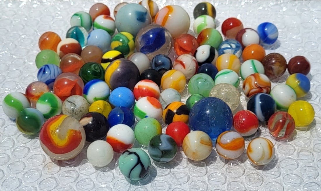 Estate Vintage Glass Marbles Collection As Illustrated: Estate Glass Marbles Collection As Illustrated. Provenance: Recently discovered in a Florida Gulf Coast estate storage, name withheld. JLC C Shipping: LiveAuctioneers offers shipping with algorithm es