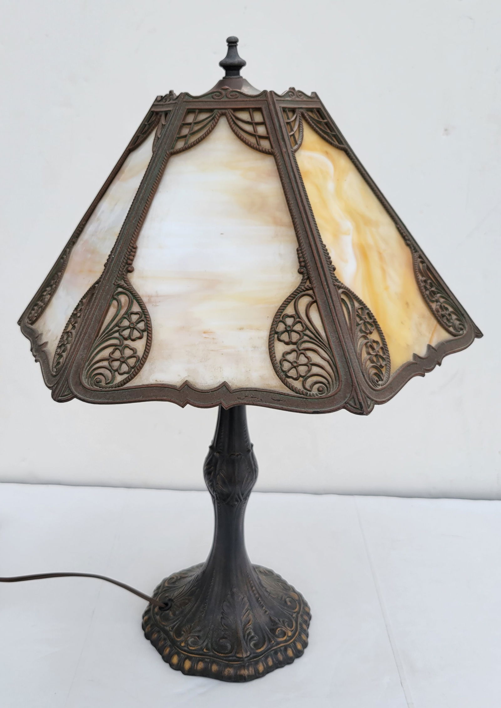 Art Crafts 21.5 H X 15.5 Inch Diagonal W Caramel Slag Art Nouveau Filigree Overlay Table Lamp (1 of 4)
