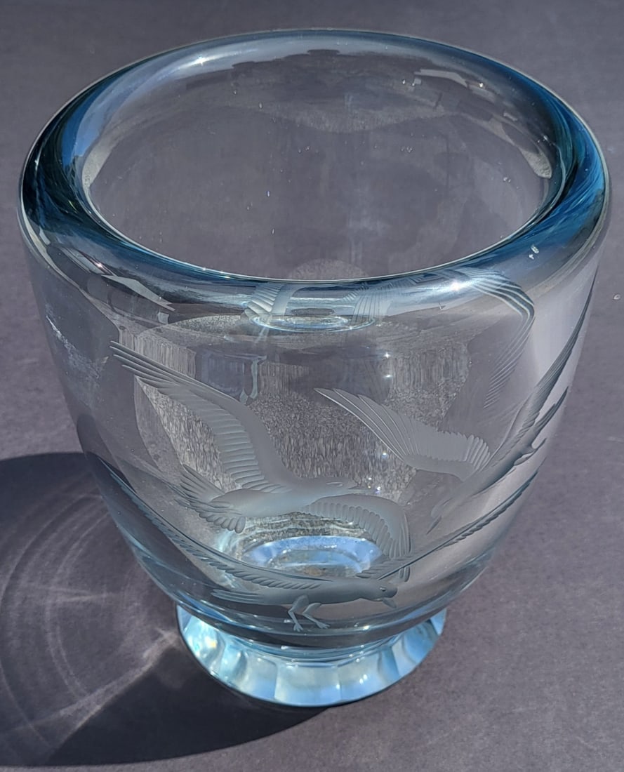Large Heavy MCM Etched Crystal Seagull Art Glass 9.25in x 7.5in Vase Swedish Scandinavian Manner (1 of 3)
