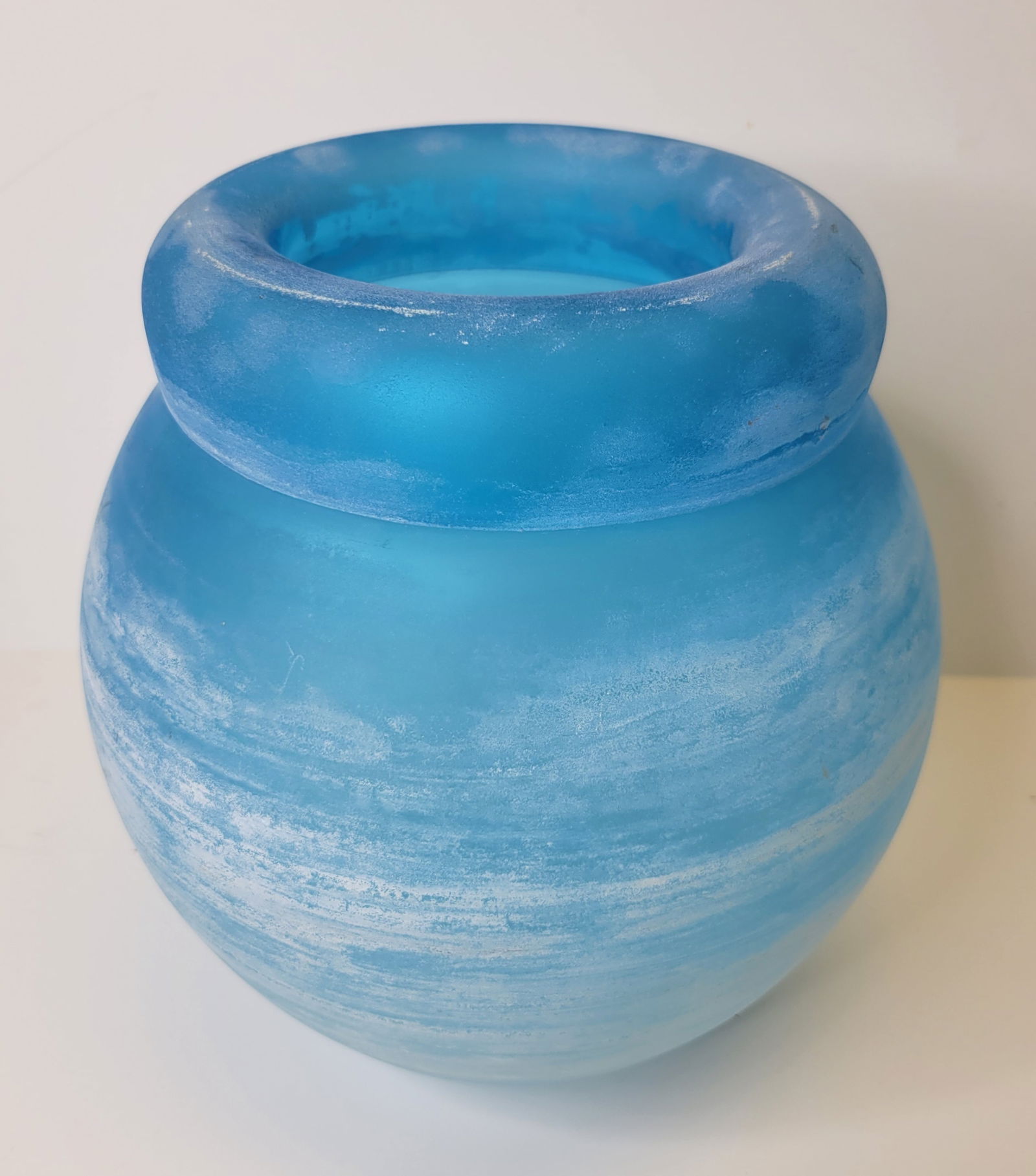 Murano Cenedese 8.5 By 7.5 Inch Italian Art Glass Vase Bowl Jar Double Signed: Murano Cenedese 8.5 By 7.5 Inch Italian Art Glass Vase Bowl Jar Double Signed. Etched Cenedese and with vintage foil label. Provenance: Gulf Coast estate of a collector with NY design industry ties. C
