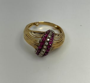 Hollywood Regency MCM 18k Gold Diamond Ruby Ring 4.4Tdwt 6.8Tg Aprox Size 10 With Internal Aprox