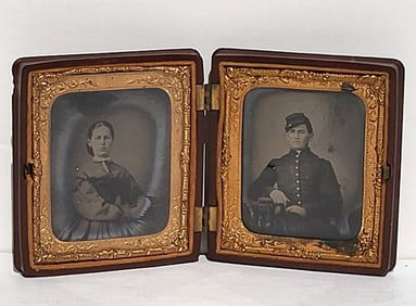 Civil War Officer Ambrotype Photograph And Spouse Gutta Percha Case