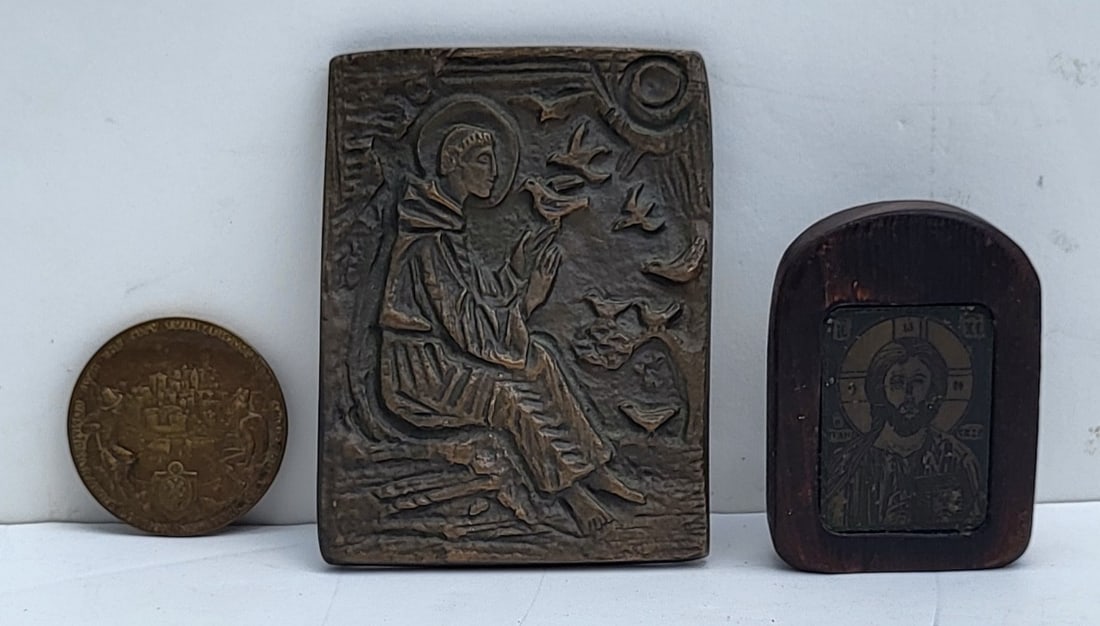 Lot 3 Vintage Bronze Plaque Icon Medal Incl Christ Seated Saint And NYC 1923 Commemorative 2 To 4.5: Lot 3 Vintage Bronze Plaque Icon Medal Incl Christ Seated Saint And NYC 1923 Commemorative 2 To 4.5 Inches. Items measure 4.5 x 3.5 inches for the seated saint with birds relief plaque, likely Saint F