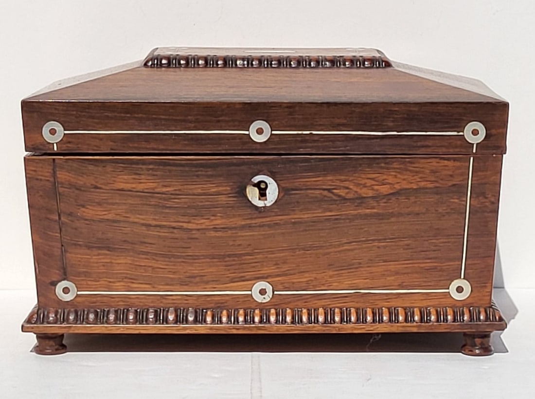 Antique Rosewood MOP 19C Tea Caddy Footed Velvet Lined 5.5 X 9 X 5.75 Inches: Antique Rosewood MOP 19C Tea Caddy Footed Velvet Lined 5.5 X 9 X 5.75 Inches, see condition report including for a few minor issues. Provenance: Florida Gulf Coast estate, name withheld. RSIShipping: