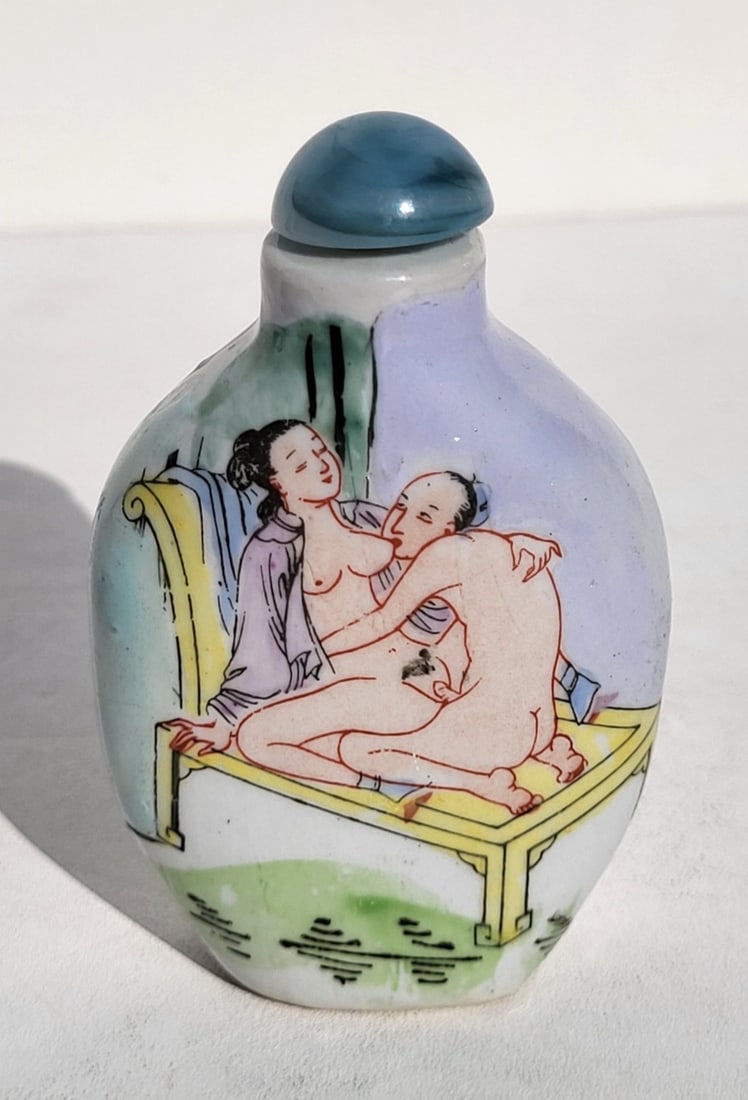 Signed Japanese Shunga Erotic Snuff Bottle Vintage 2 Scenes 4th of 4: Signed Japanese Shunga Erotic Snuff Bottle Vintage 2 Scenes 4th of 4, see condition report including for lines to one side.Provenance: Florida Gulf Coast lifetime collectors now downsizing. Names with