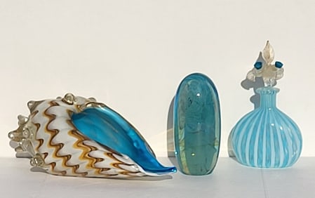 Lot 3 Pcs Murano Type Art Glass Conch Shell Sculpture And Stoppered Latticino Bottle