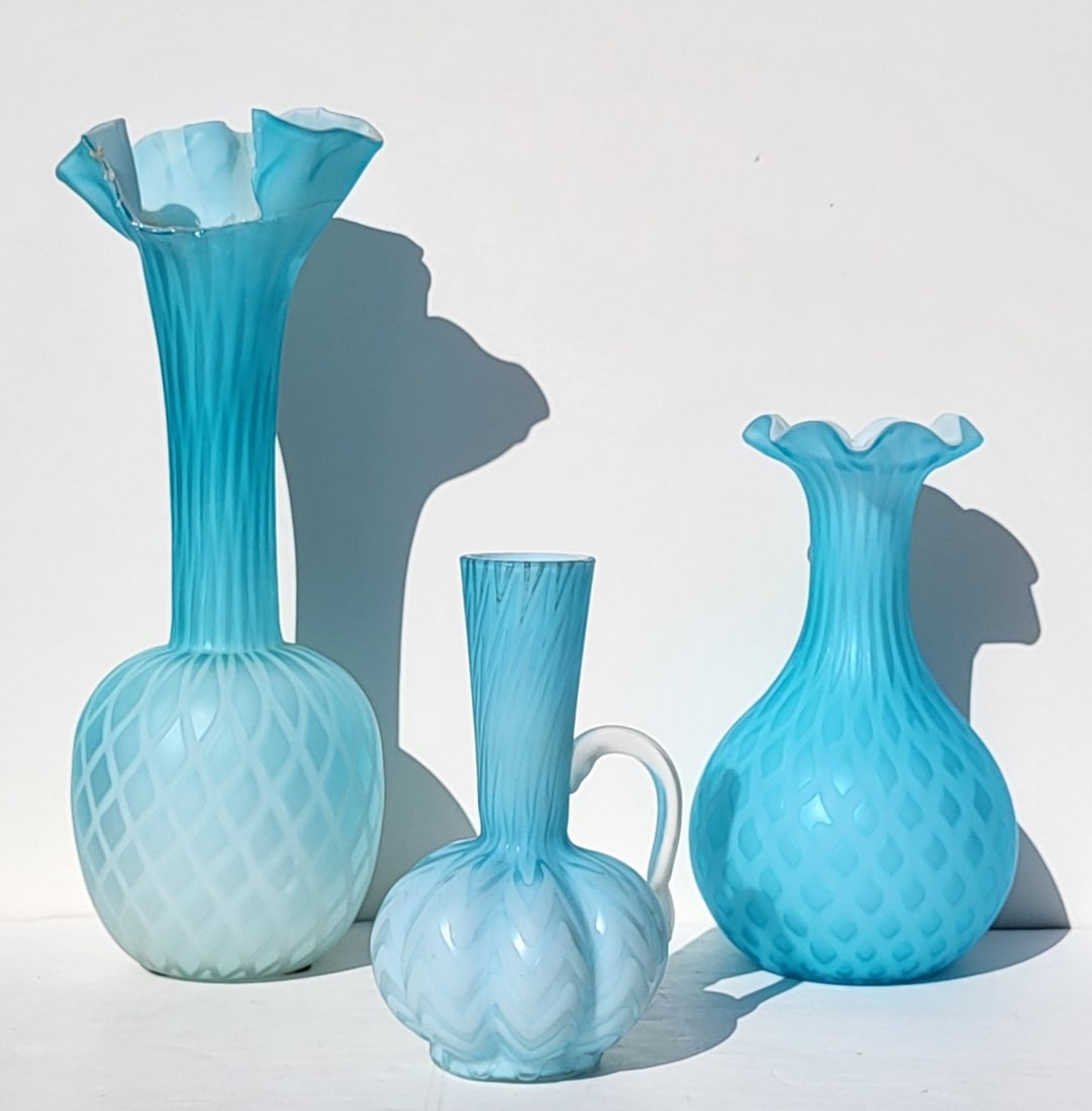 Lot Satin Glass Quilted Vase And Handled Vase Plus Large Vase To Fix (1 of 8)