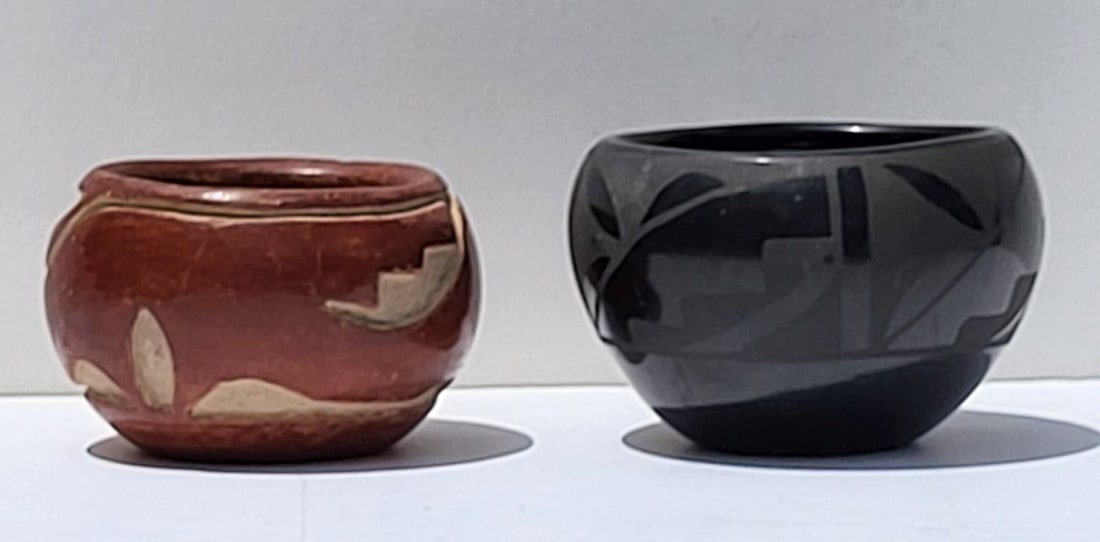 Lot 2 Native American Pottery Bowls Incl Carved Redware Santa Clara Type And Blackware Each About 4: Lot 2 Native American Pottery Bowls Incl Carved Redware Santa Clara Type And Blackware Each About 4 Inch Diameter, redware 2.625 inches high X 3.8 inch diameter with faint slightly possible underside 