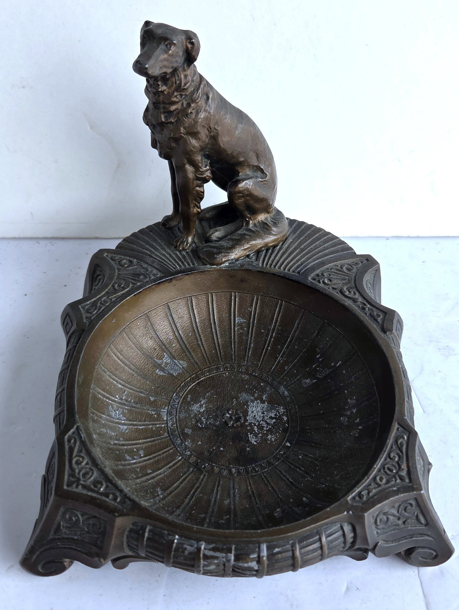 Vintage Antique Figural Dog Patinated Metal Bar Desk Dresser Footed Tray 6 X 7 X 6.25 inches: Vintage Antique Figural Dog Patinated Metal Bar Desk Dresser Footed Tray 6 X 7 X 6.25 inches. Provenance: Property of a Florida Gulf Coast funeral industry professional who in their spare time and lat