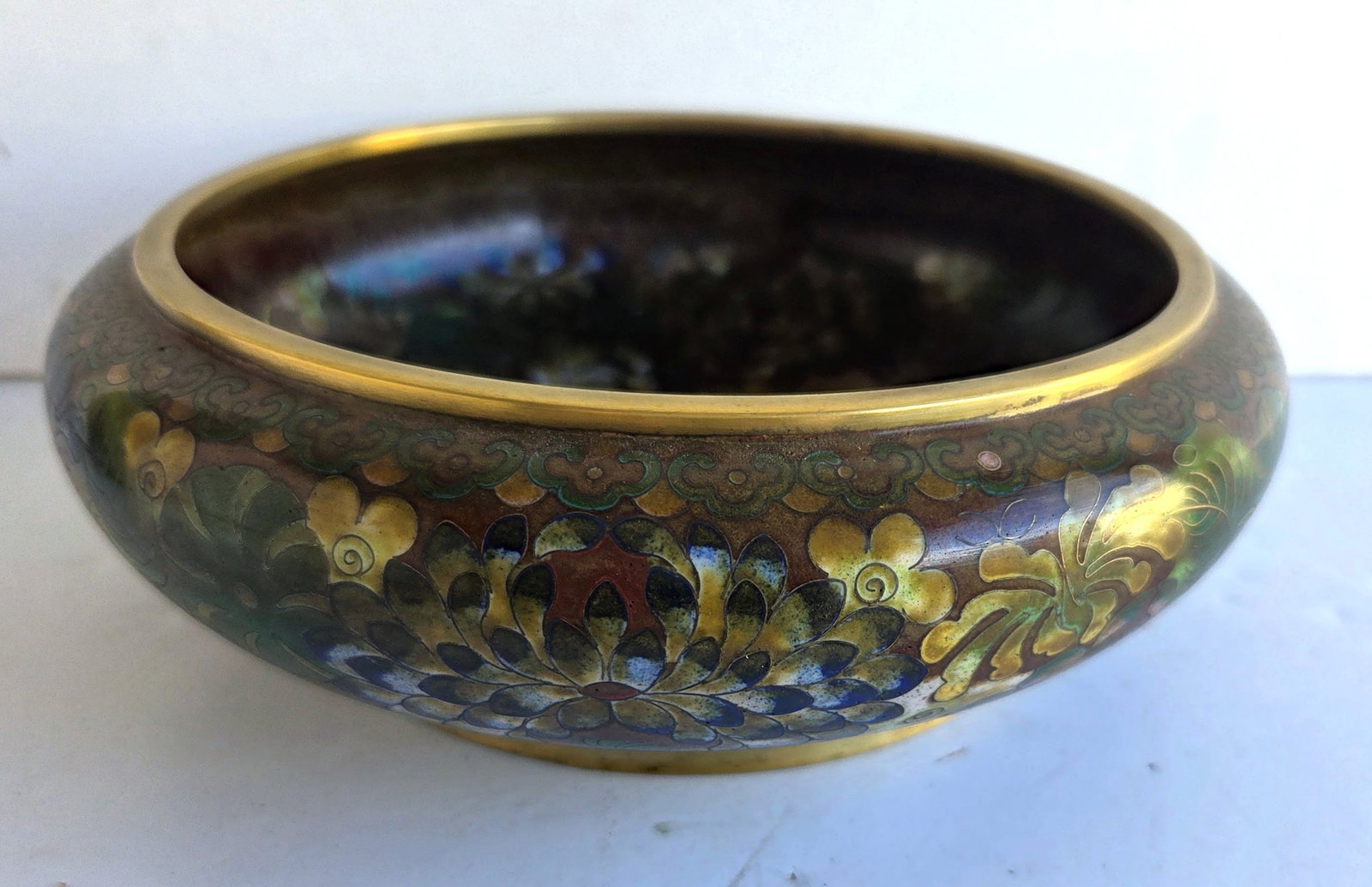 Vintage Chinese Cloisonne Enamel Brass Bowl 8.25 inch: Vintage Chinese Cloisonne Enamel Brass Bowl 8.25 inch diameter and 2.75 inches tall. Signed China and also has a label. Provenance: Property of a Florida Gulf Coast funeral industry professional who i