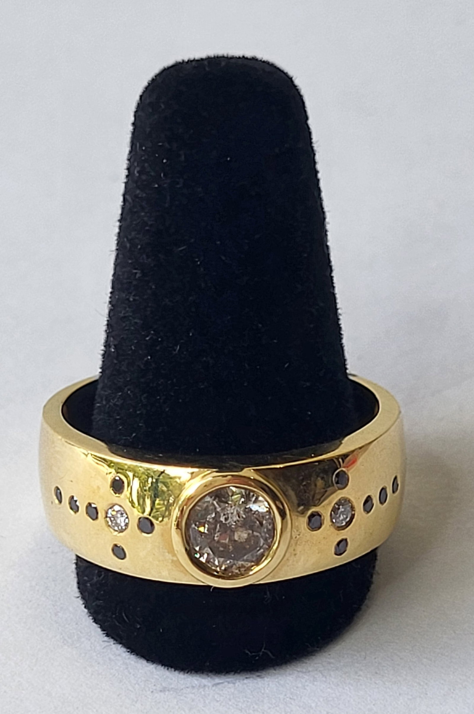 Big Unisex Fancy Color Diamond 14K Ring Or Wedding Band Aprx 0.75ct Plus Melee 13.2 Tg 8.5 Tdwt Aprx: Big Unisex Fancy Color Diamond 14K Ring Or Wedding Band Aprx 0.75ct Plus Melee 13.2 Tg 8.5 Tdwt Aprx Size 9, the diamond color and brilliance really complement this yellow gold bezel setting. We surmi