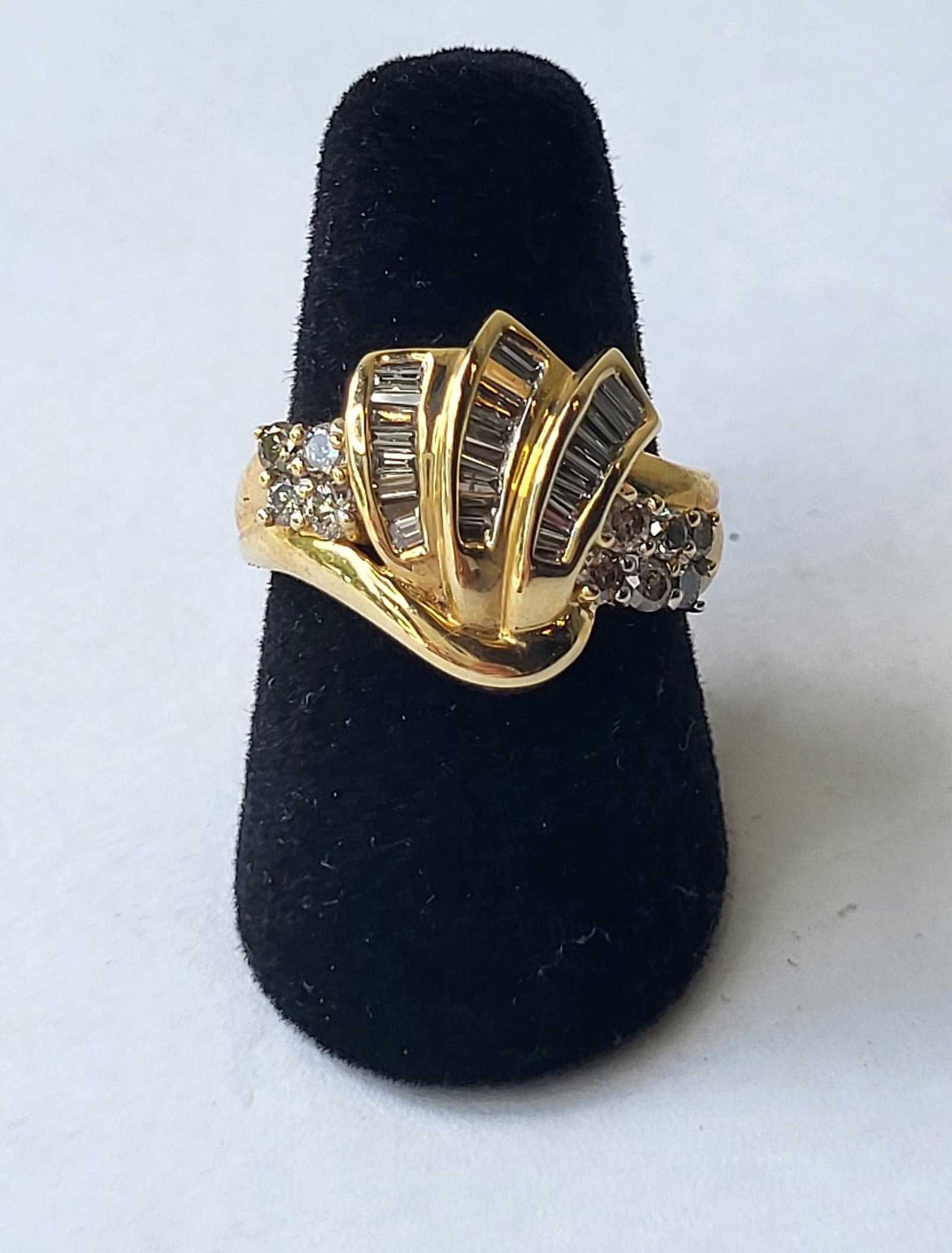 Estate 14K Cocktail Ring With Diamonds Starts At Gold Value Including Premium 5.1 Tg 3.2 Tdwt Aprx: Estate 14K Cocktail Ring With Diamonds Starts At Gold Value Including Premium 5.1 Tg 3.2 Tdwt Aprx Size 5.5, great Hollywood Regency MCM Mid Century look. Important Note: We field tested the diamonds 
