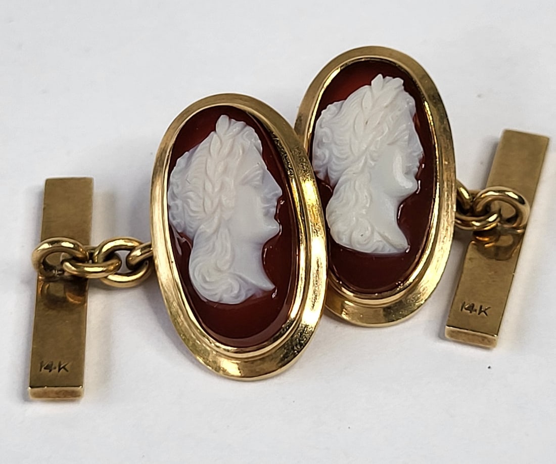 Pair 14K Gold Cameo Cufflinks 15.1 Tg 9.8 Tdwt 0.9 X 0.6 Inches: Pair 14K Gold Cameo Cufflinks 15.1 Tg 9.8 Tdwt 0.9 X 0.6 Inches, each stamped 14K on the retaining bar. There is a condition report elsewhere in this listing. Provenance: Property of a family trust of