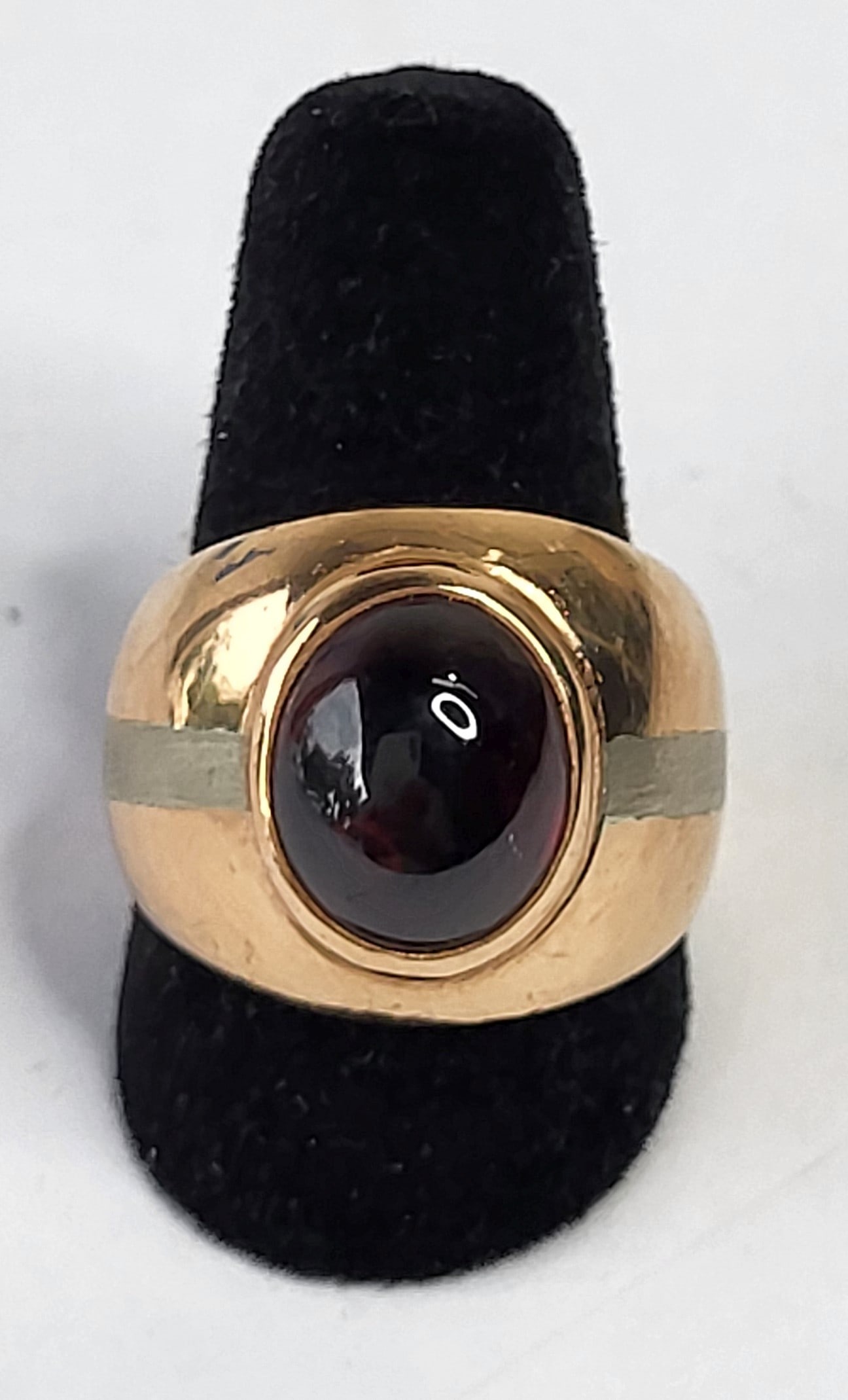Great Setting 14K Rose Gold Two Tone Synthetic Cabochon Ruby Ring 16 Tg 10.3 Tdwt Aprx Size 7: Great Setting 14K Rose Gold Two Tone Synthetic Cabochon Ruby Ring 16 Tg 10.3 Tdwt Aprx Size 7Note this is an exciting and somewhat unique band as there is a white geometric inlay from the bezel sides 