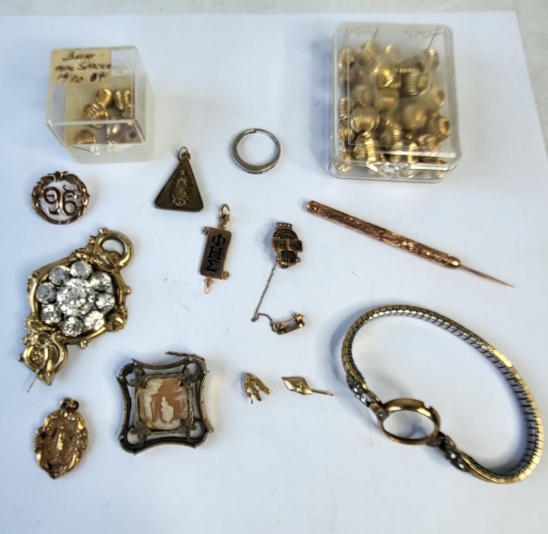 Interesting Mystery Gold Lot Victorian To Deco To Contemporary See Text: Interesting Mystery Gold Lot Victorian To Deco To Contemporary See Text. This is the most unknown of the gold lots in this sale, there are 2 brooches and a small white metal diamond ring and the annot