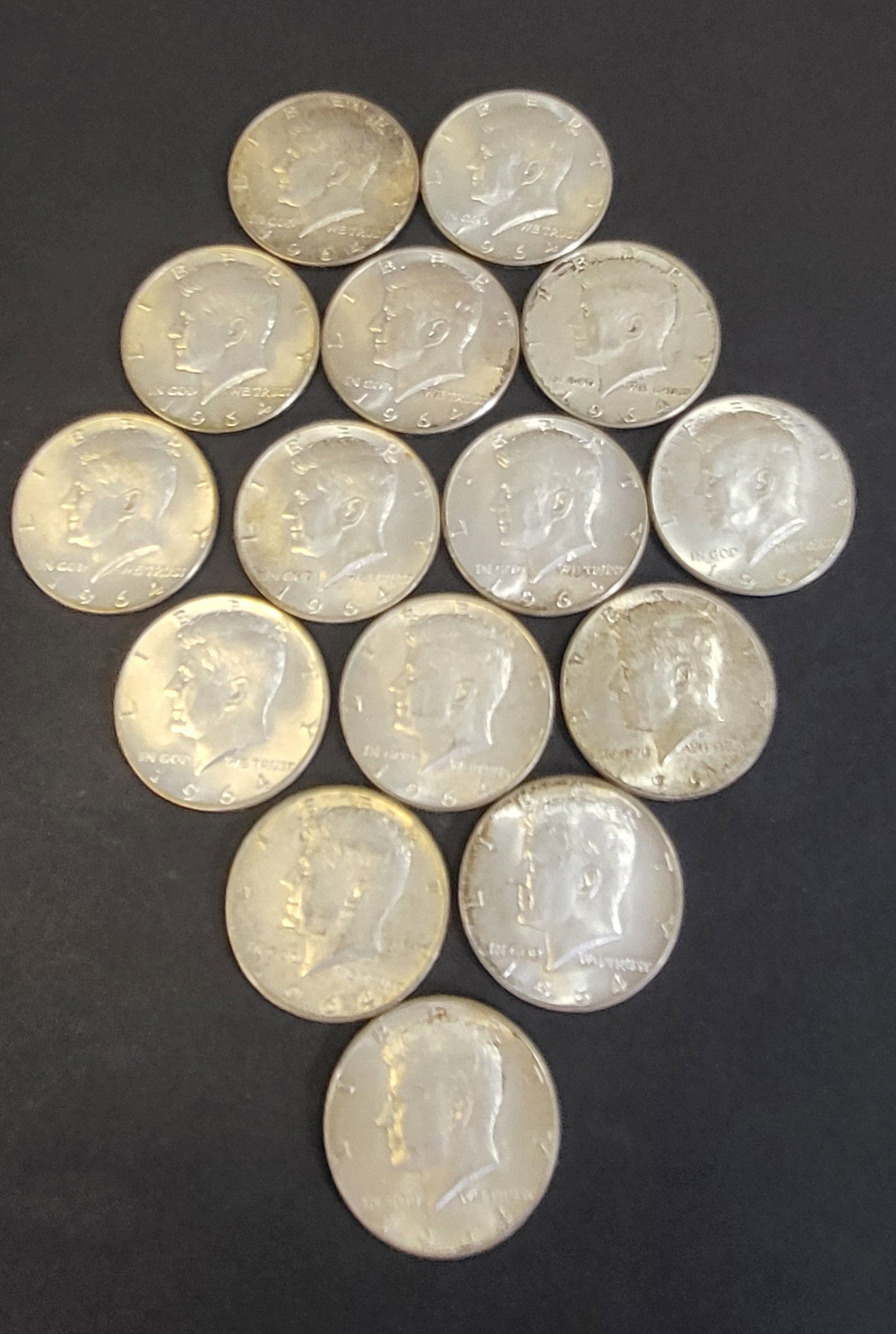 Lot 15 1964 US Kennedy Half Dollar Coins (1 of 2)