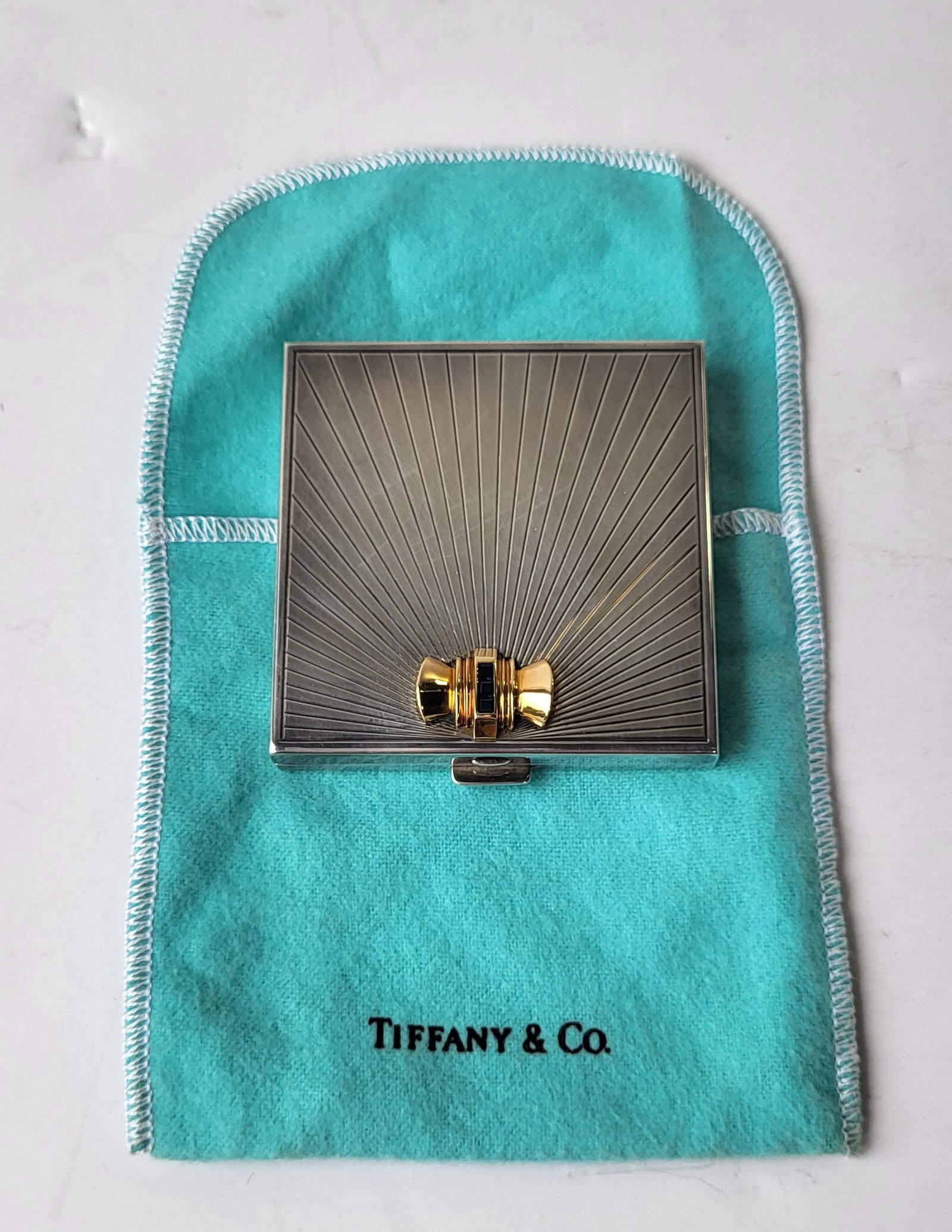 Vintage Tiffany Co Gold Sapphire Sterling Silver Art Deco Motif Compact Modern Bag 4.3ozt 133g 2.5in: Vintage Tiffany Co Gold Sapphire Sterling Silver Art Deco Motif Compact Modern Bag 4.3ozt 133g 2.5in x 2.5in x 0.5in Signed. Note: our firm sold a similar example from the Vanderbilt Archive over 3 ye