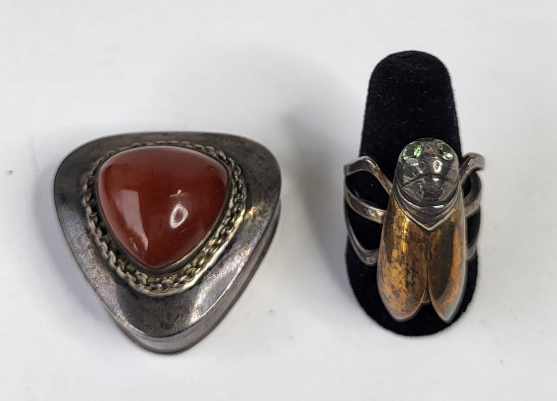 Lot 2 Pcs Artisan Sterling Silver Incl Insect Ring With Paste And Vermeil Highlights Plus Possible: Lot 2 Pcs Artisan Sterling Silver Incl Insect Ring With Paste And Vermeil Highlights Plus Possible Carnelian Or Amber Cabochon Lidded Trinket Box VM Hallmark 28.5g 0.9ozt Total Objects Weight 1.2 Inch