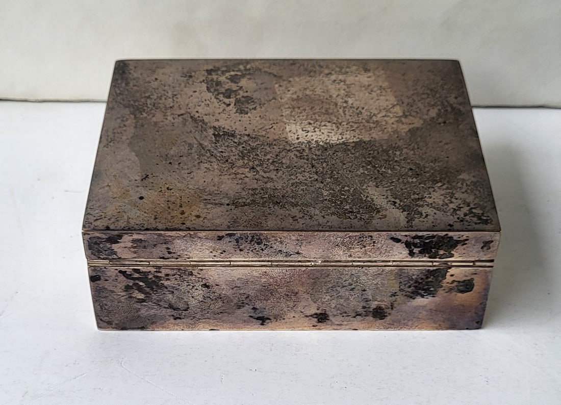 Harman Bros British Sterling Silver Cigar Humidor Cigarette Box Signed 11.6 T ozt: Harman Bros British Sterling Silver Cigar Humidor Cigarette Box Signed 11.6 T ozt4.5 X 3.375 X 1.5 inches, 4 marks on bottom 2 marks on lid including lion passant on each, note total weight of 11.6 of