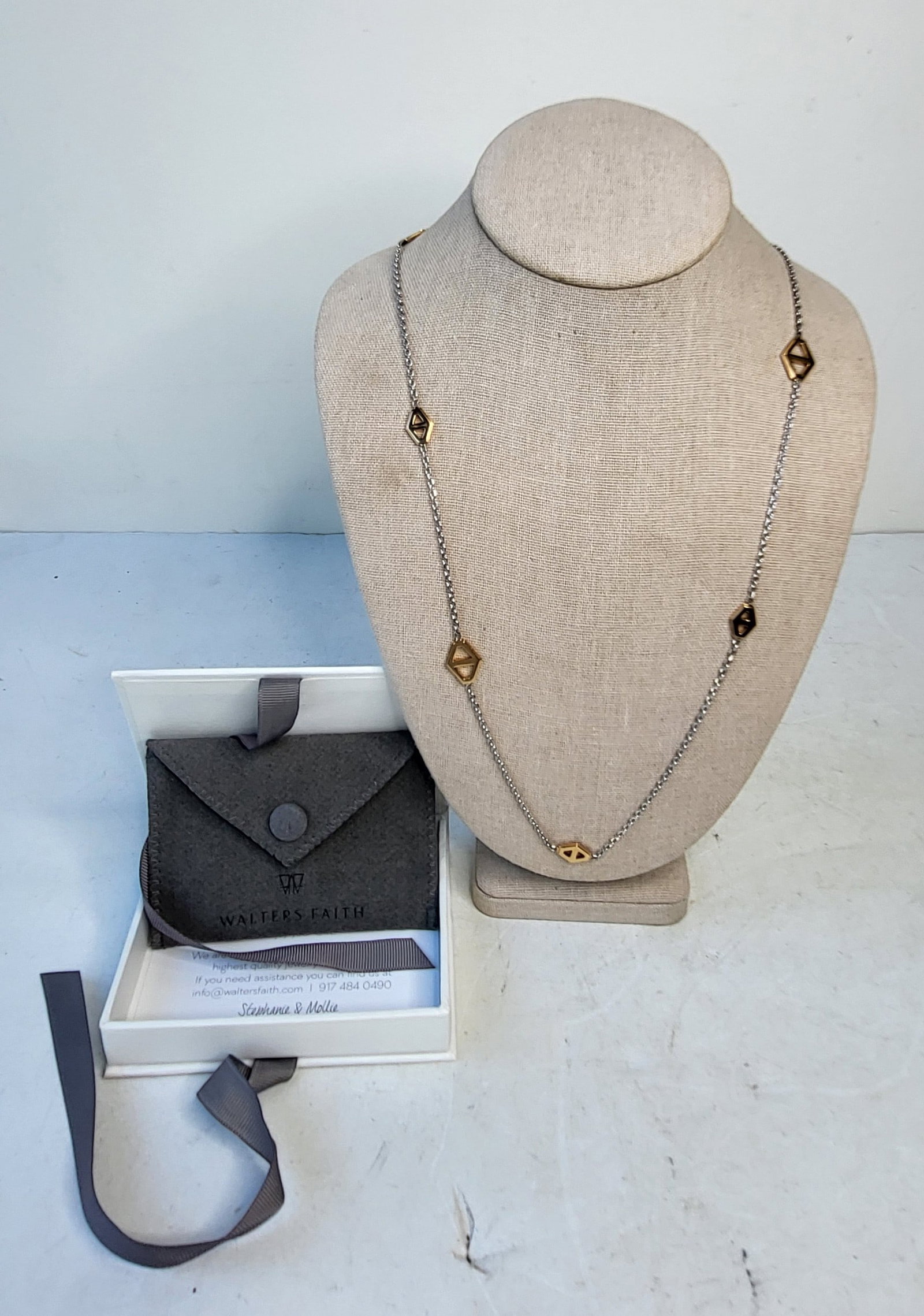 Box Pouched Walters Faith 18K Rose Gold Sterling Silver 29 Inch Chain Link Contemporary Necklace: Box Pouched Walters Faith 18K Rose Gold Sterling Silver 29 Inch Chain Link Contemporary Necklace 20.3g 13dwt Total Object Weight, stamped Walters Faith 18K 925. There is a condition report elsewhere i