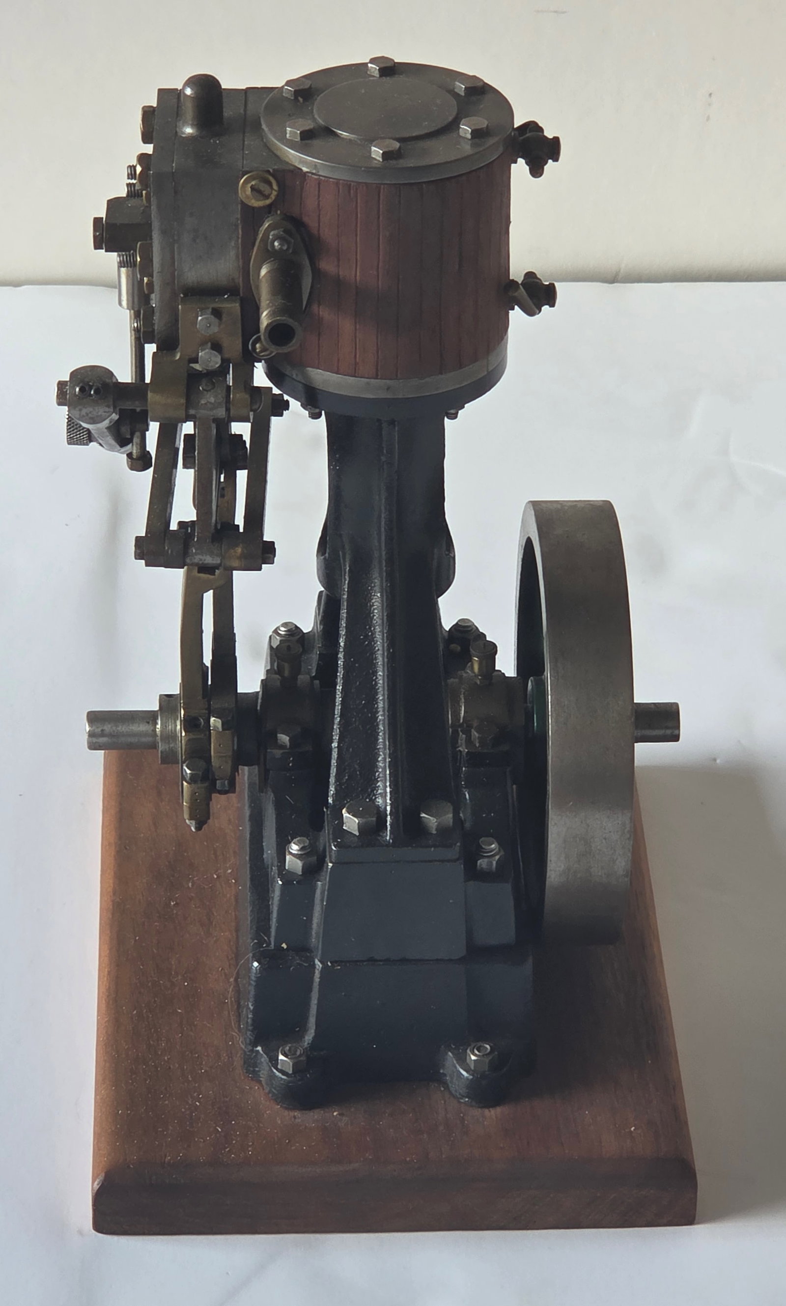 Stuart Turner Vertical Live Steam Engine - 2