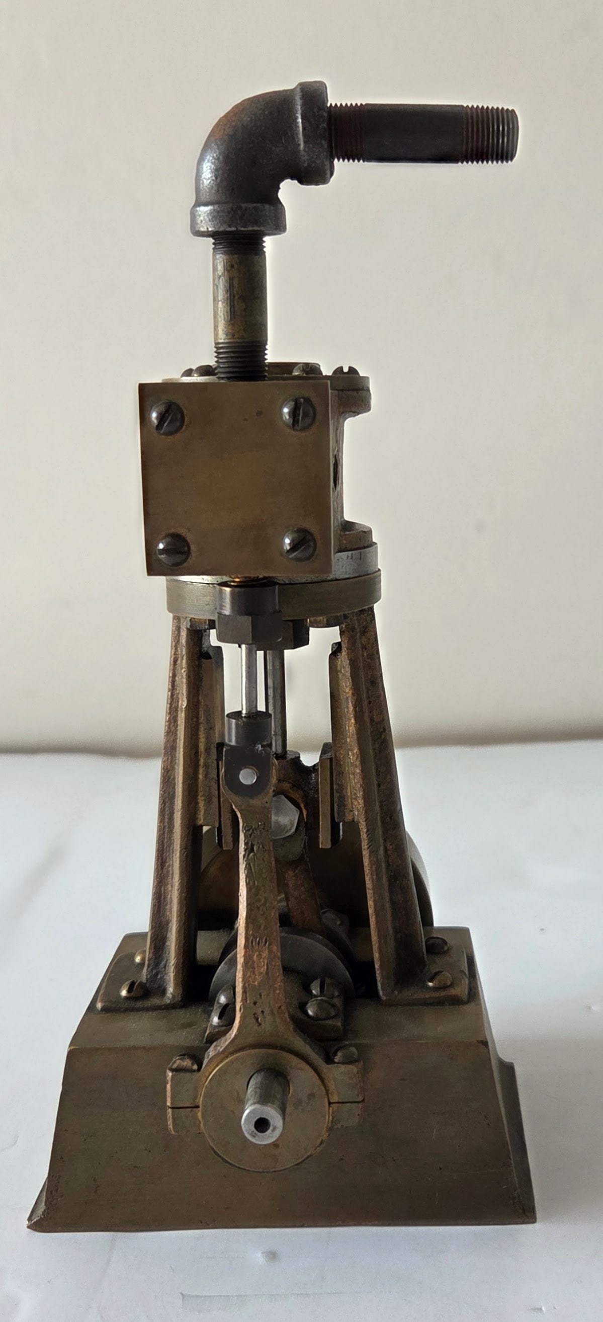 Stuart 10V Vertical Steam Engine - 2