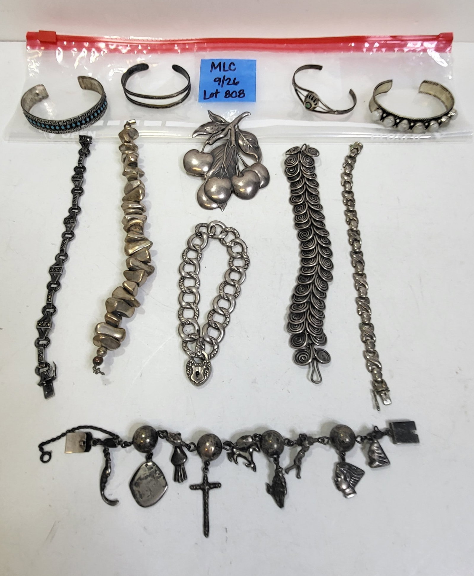 Estate Costume Jewelry Many Silver Many Unmarked One of An Incredible 150 Lots: Estate Costume Jewelry Many Silver Many Unmarked One of An Incredible 150 Lots. Most of the costume jewelry descriptions in this collection are by photograph without size, mark or condition observatio