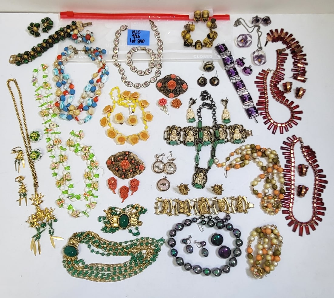 Estate Costume Jewelry 20 Assorted Sets One of An Incredible 150 Lots: Estate Costume Jewelry 20 Assorted Sets One of An Incredible 150 Lots. Most of the costume jewelry descriptions in this collection are by photograph without size, mark or condition observations except