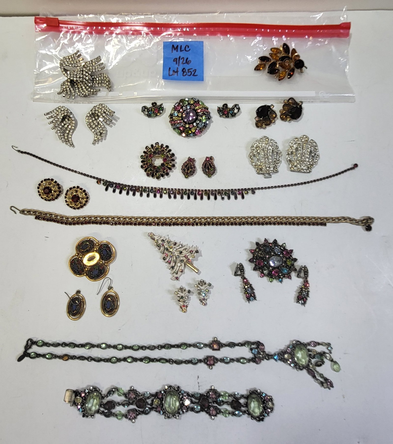 Estate Costume Jewelry 10 Signed Rhinestone Paste Sets Kramer Sarah Coventry Sweet Romance Garne 2: Estate Costume Jewelry 10 Signed Rhinestone Paste Sets Kramer Sarah Coventry Sweet Romance Garne 2 Hollycraft Dodds Hattie Carnegie Weiss One of An Incredible 150 Lots. Most of the costume jewelry des