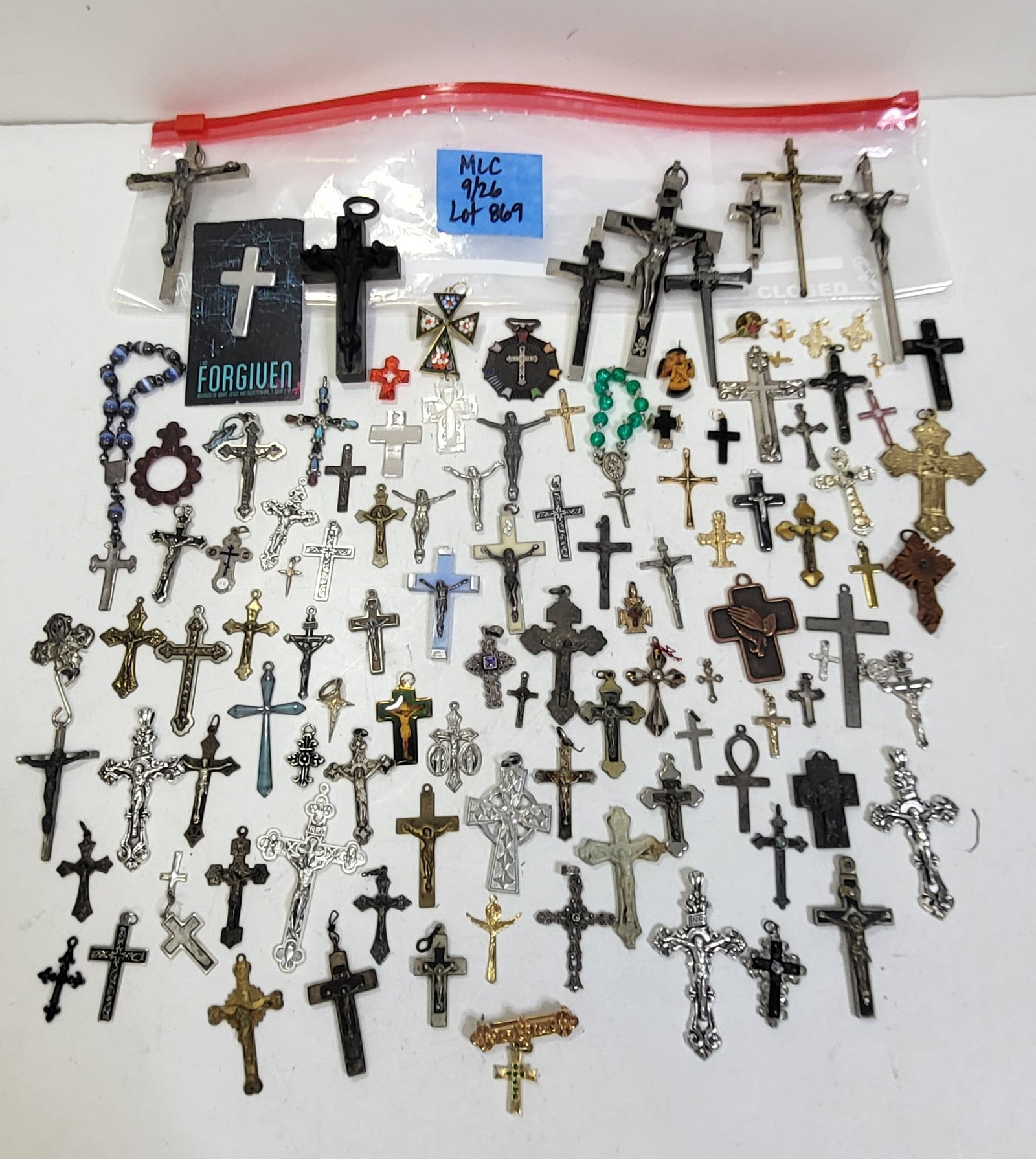 Estate Costume Jewelry 100 Pc Vintage Christian Incl Catholic Church Cross Crucifix Religious Medals: Estate Costume Jewelry 100 Pc Vintage Christian Incl Catholic Church Cross Crucifix Religious Medals Charms No Precious Metals One of An Incredible 150 Lots. Most of the costume jewelry descriptions i