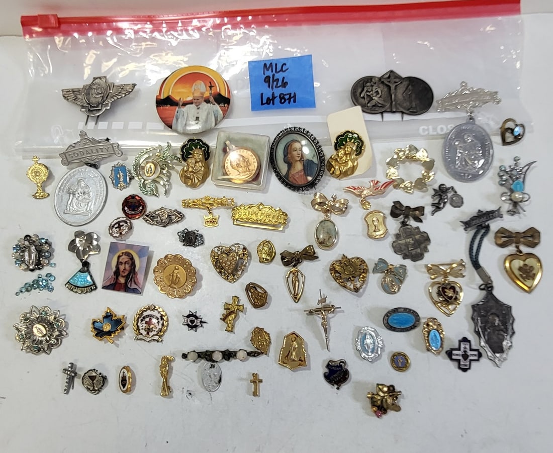 Estate Costume Jewelry 55 Pc Vintage Christian Incl Catholic Church Cross Crucifix Religious Pins: Estate Costume Jewelry 55 Pc Vintage Christian Incl Catholic Church Cross Crucifix Religious Pins Brooches Charms No Precious Metals One of An Incredible 150 Lots. Most of the costume jewelry descript