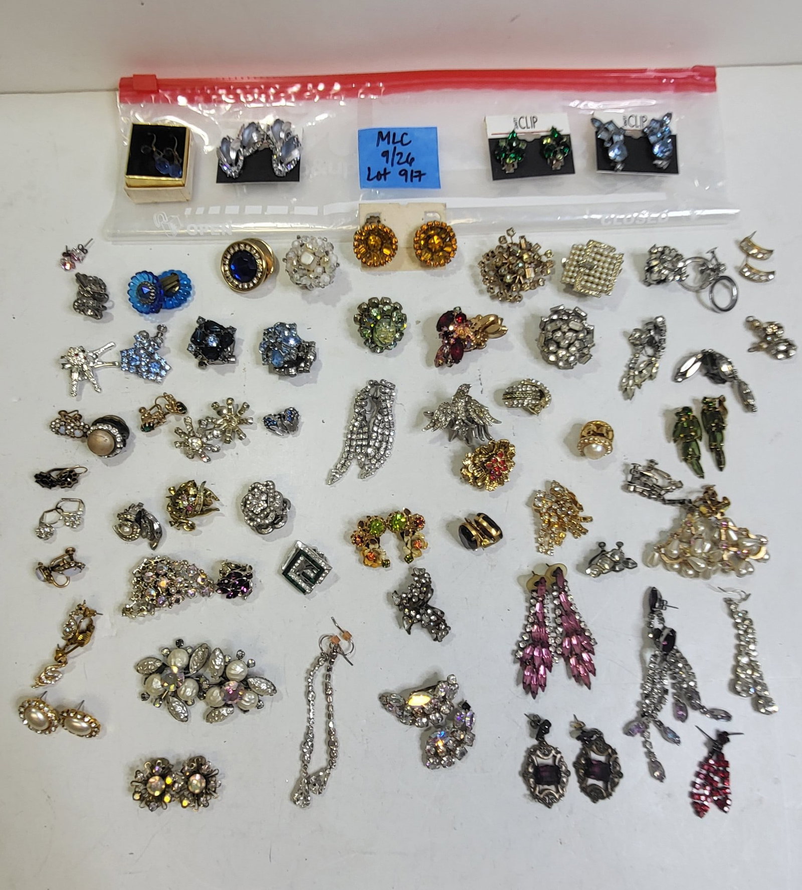 Estate Costume Jewelry Lot Over 60 Paired Rhinestone Etc Earrings One of An Incredible 150 Lots: Estate Costume Jewelry Lot Over 60 Paired Rhinestone Etc Earrings One of An Incredible 150 Lots. Most of the costume jewelry descriptions in this collection are by photograph without size, mark or con