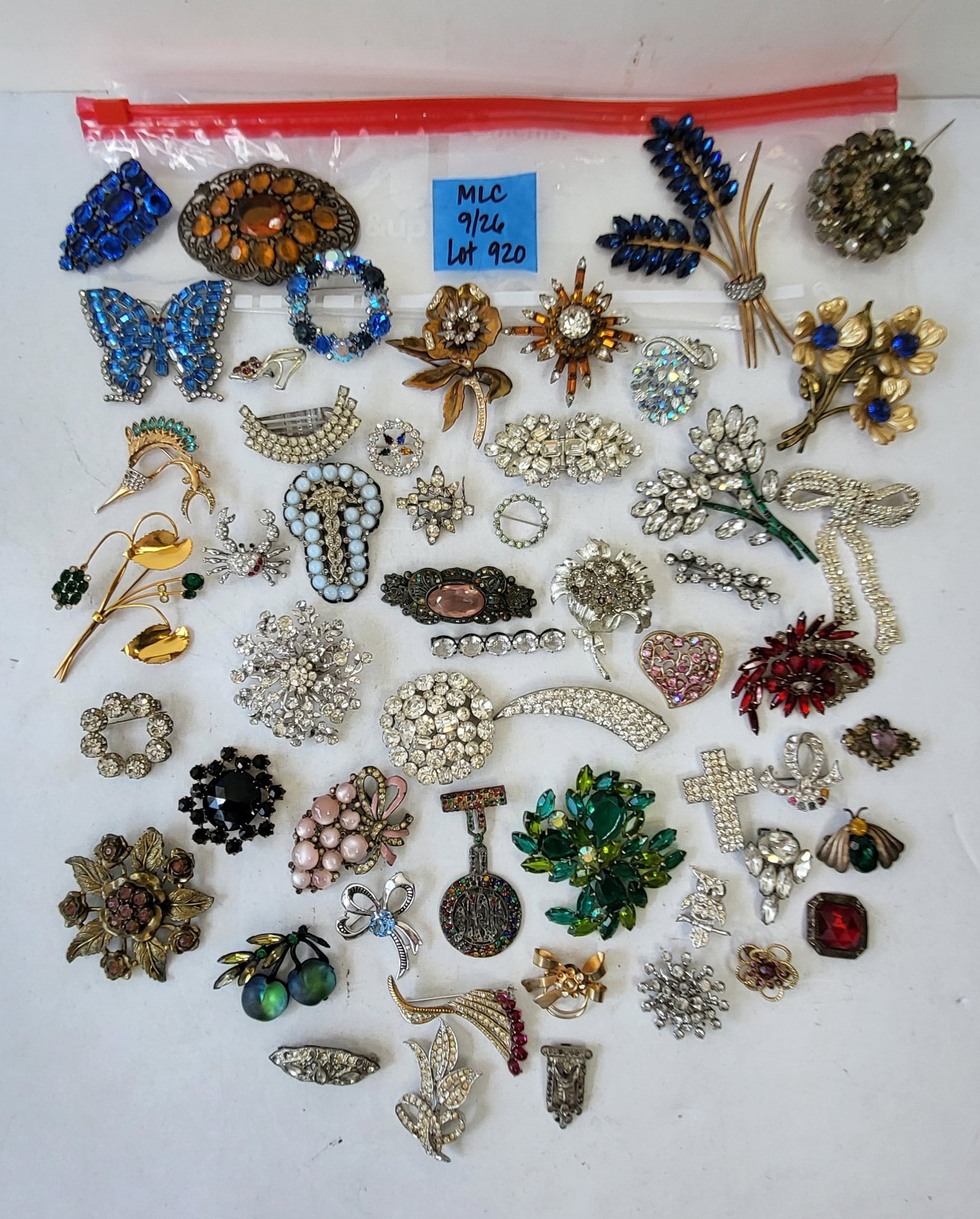 Estate Costume Jewelry 50 Assorted Rhinestone Paste Etc Brooch Pin Lot One of An Incredible 150 Lots: Estate Costume Jewelry 50 Assorted Rhinestone Paste Etc Brooch Pin Lot One of An Incredible 150 Lots. Most of the costume jewelry descriptions in this collection are by photograph without size, mark o