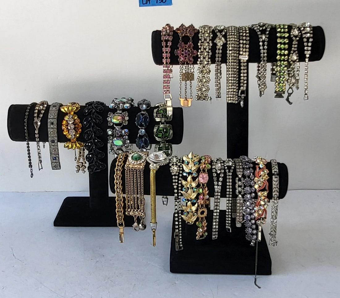 Estate Costume Jewelry Lot 30 Assorted Rhinestone Bracelets One of An Incredible 150 Lots: Estate Costume Jewelry Lot 30 Assorted Rhinestone Bracelets One of An Incredible 150 Lots. Most of the costume jewelry descriptions in this collection are by photograph without size, mark or condition