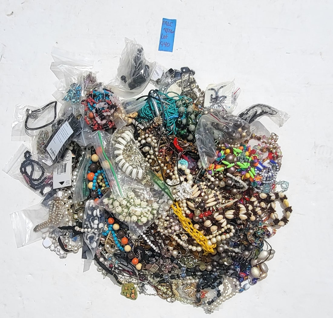 Estate Costume Jewelry Massive 21 Pound Necklace Discovery Box Lot One of An Incredible 150 Lots: Estate Costume Jewelry Massive 21 Pound Necklace Discovery Box Lot One of An Incredible 150 Lots. Most of the costume jewelry descriptions in this collection are by photograph without size, mark or co
