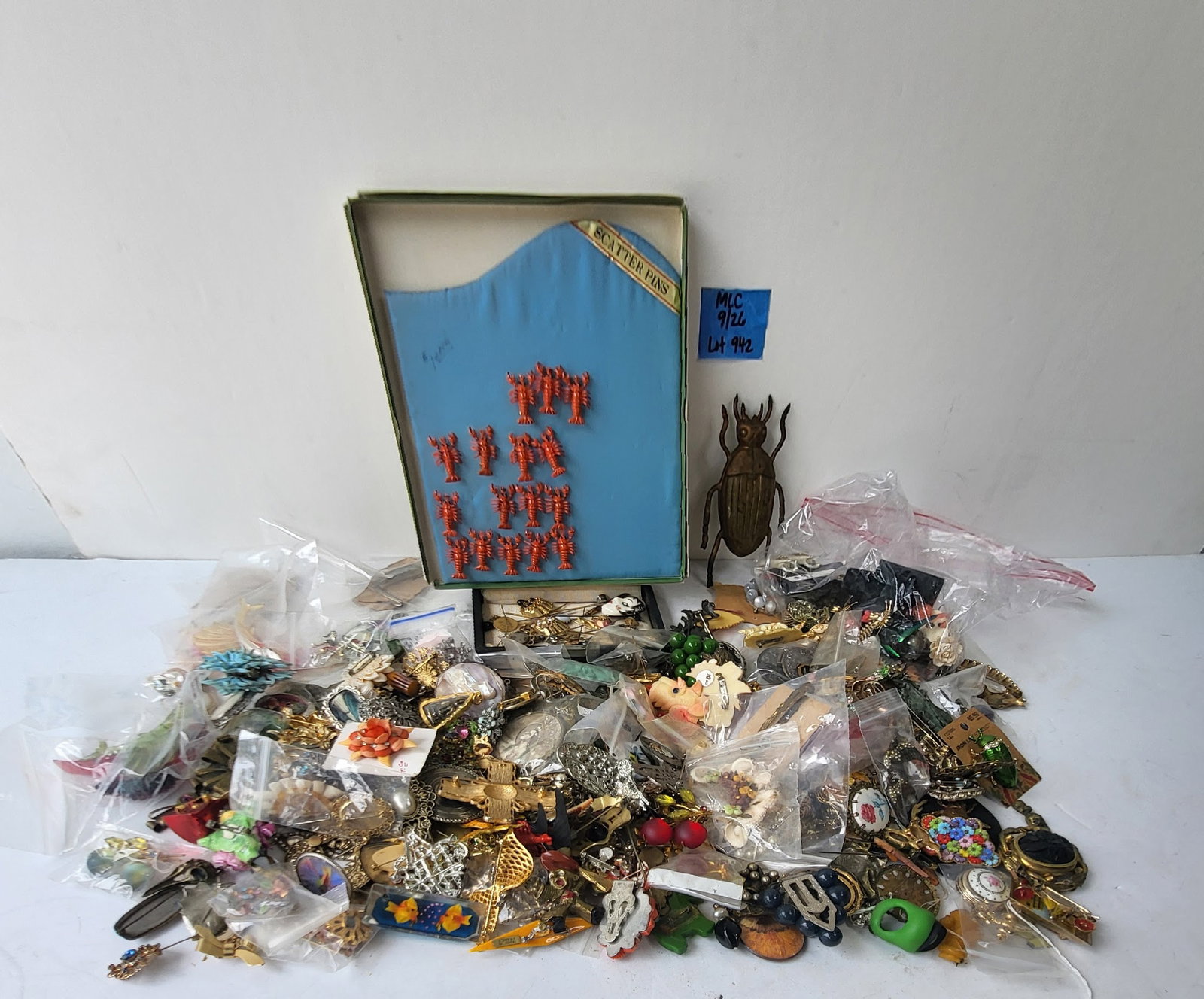 Estate Costume Jewelry Great Big Bag Brooches Pins And More One of An Incredible 150 Lots: Estate Costume Jewelry Great Big Bag Brooches Pins And More One of An Incredible 150 Lots. Most of the costume jewelry descriptions in this collection are by photograph without size, mark or condition