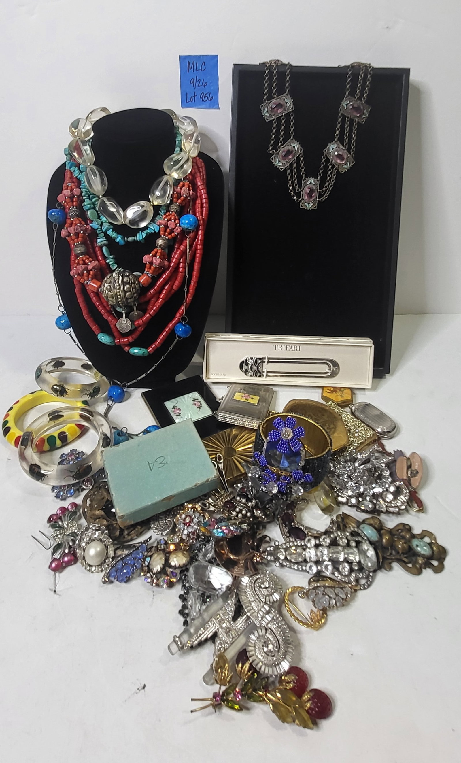 Nice Variety With Treasures Costume Jewelry Collection Rhinestone Lucite Art Nouveau Mod Compacts: Nice Variety With Treasures Costume Jewelry Collection Rhinestone Lucite Art Nouveau Mod Compacts Coro Trifari Plus Misc, there is a condition report elsewhere in the listing. Provenance: Property of 